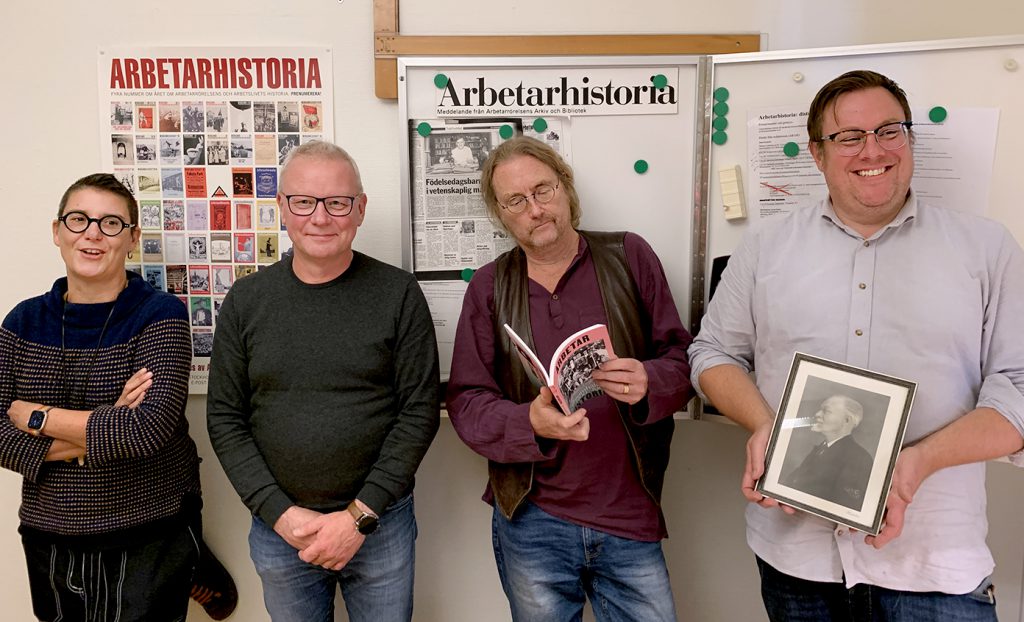 Tidskriften Arbetarhistorias redaktion i redaktionsrummet på Arbetarrörelsens arkiv och bibliotek.